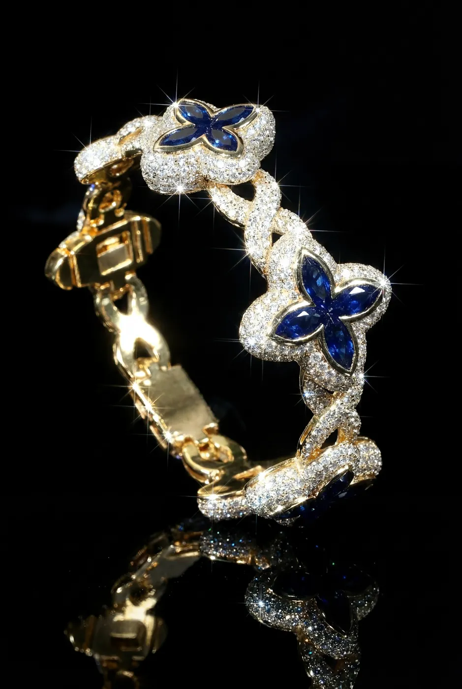 Clover bracelet with blue stones