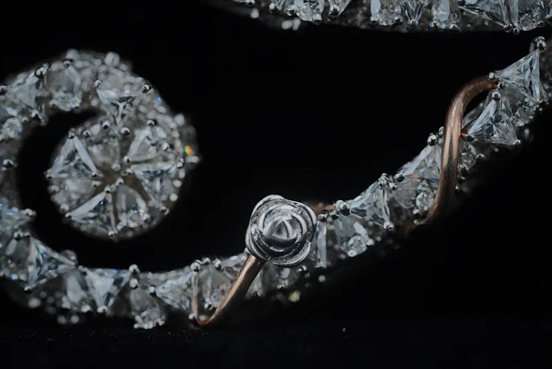 Eye pendant detail showing the set stones