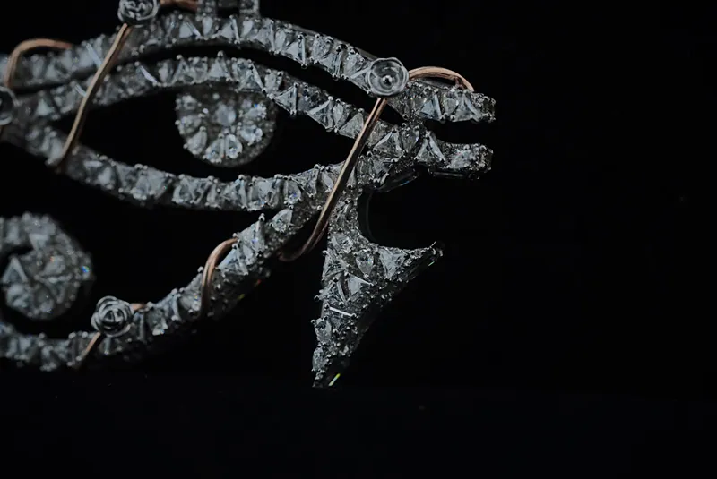 Stone-set Eye of Horus pendant